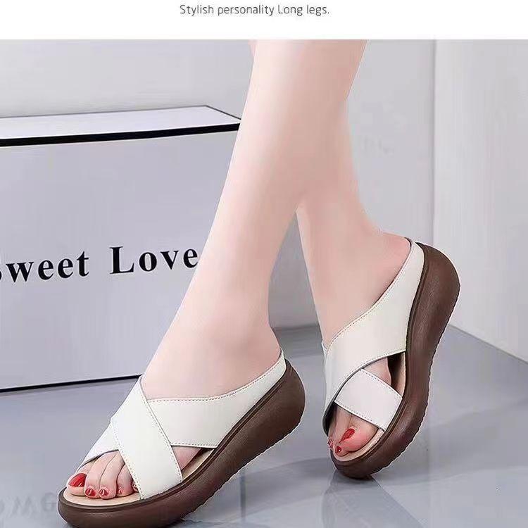 

2024 autumn new round head thick bottom heightening cool slippers retro casual soft bottom crossed mother slippers women s wear 40