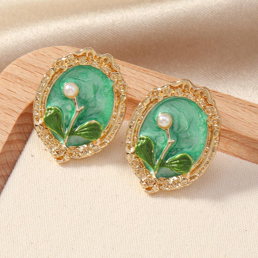 Elegant Retro Floral Art Pearl Embossed 3D Earrings