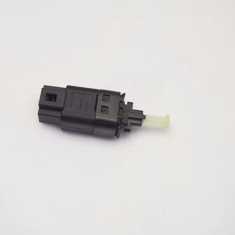 High quality suitable for Great Wall C50 Haval H6 H5 H8 H9 M2 M4 wingle 5 brake light switch foot brake brake light switch 1 pcs