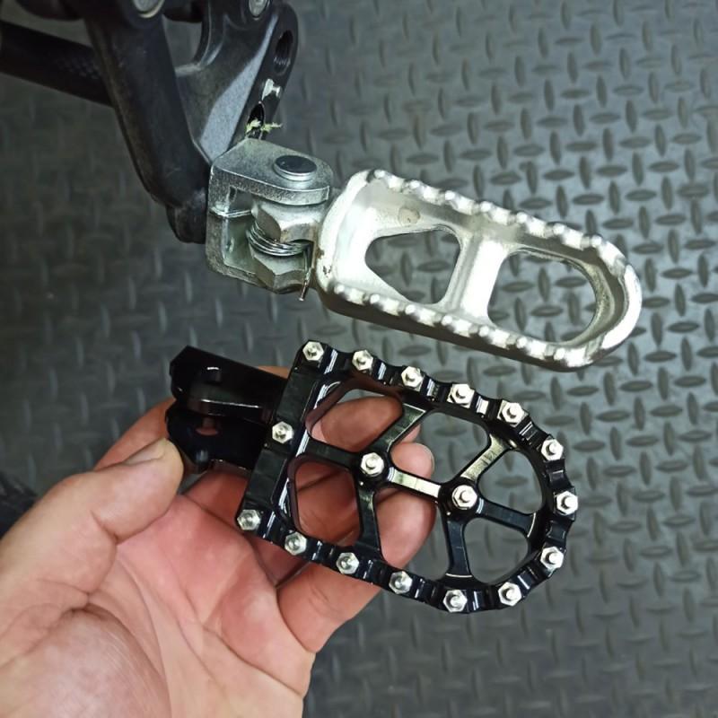 CNC Aluminum Rear Footpeg Kawasaki KLX230 KLX230R Off-Road Motorcycle Upgrade Accessory