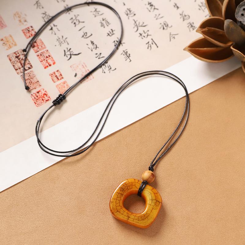 

Simple camel bone pendant, retro niche long necklace, women s high-end sweater chain accessories