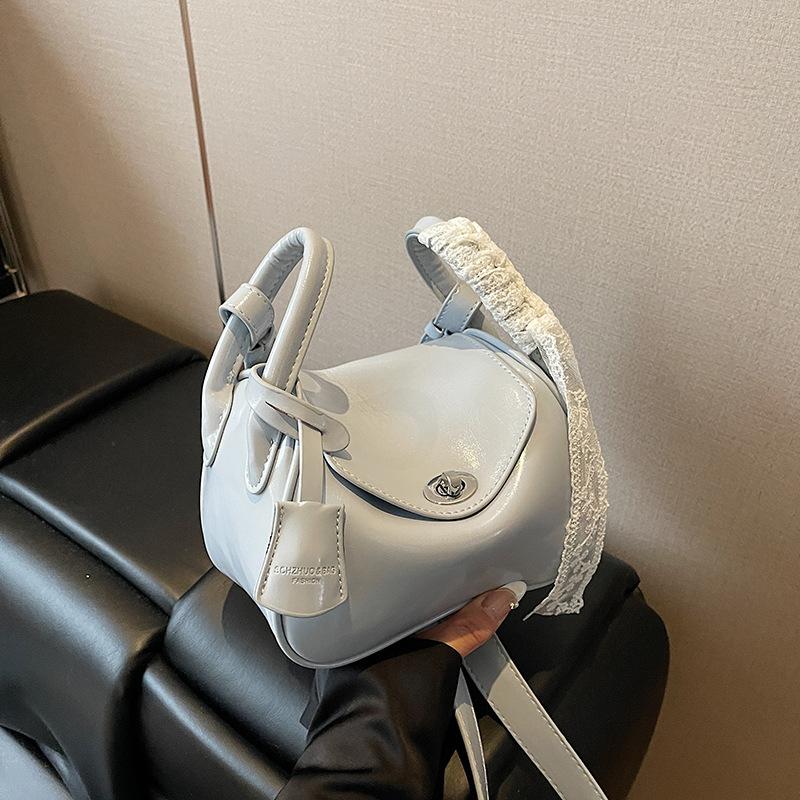 Niche Design Bag Women's New Popular Shoulder Underarm Bag High-end Versatile Messenger Bag