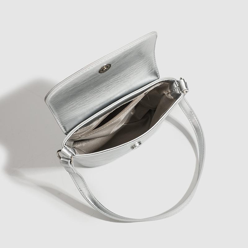 A Niche Design Silver Single-shoulder Bag, Fashionable, High-quality and Simple Crossbody Bag