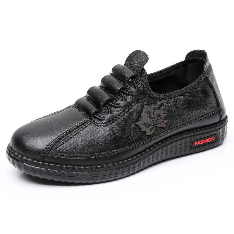 

Middle-aged and old women s shoes, light flat shoes for women s spring and autumn new leather mother shoes, large size soft-soled shallow-mouth shoes 42 чорний