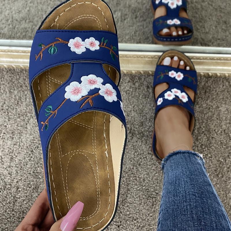 Fashion Women Slippers Comfortable Woman Anti-slip Sandals New Summer Outdoor Shoes Light Casual Wedges Slippers Slip on Slides Women