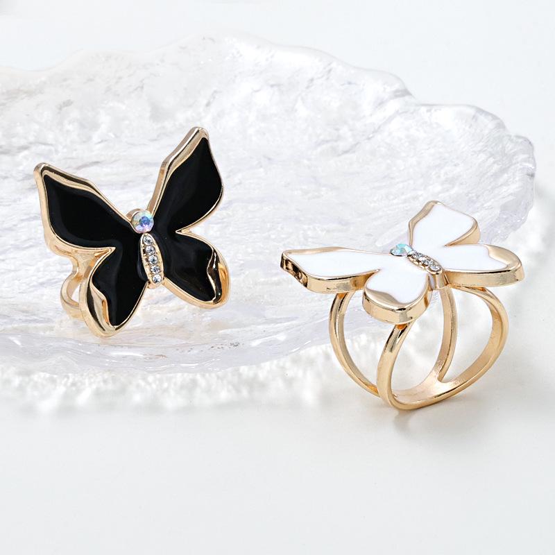 Butterfly Gold Rhinestone Silk Scarf Buckle: High-End Luxury Knotting Accessory
