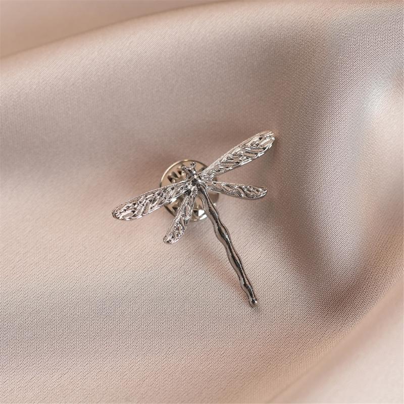 Graceful Dragonflies Brooch For Women Fashion Accessory Alloy Metal Pin For Dress Blouse Jackets Decoration