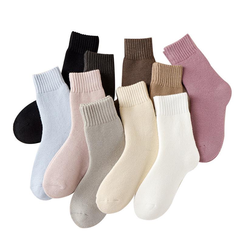Japanese Style Solid Color Women's Cashmere Mid-Calf Socks - Fleece-Lined, Thickened for Warmth, Perfect for Autumn/Winter.