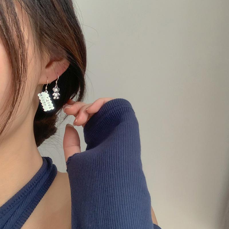 Lucky Brand Bear Earrings Female Personality Hip Hop Cool Handsome Student Fashion Retro Hong Kong Style Asymmetric Earrings