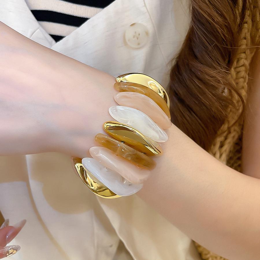 Acrylic Oval Ombre Patchwork Bracelet: Light Luxury, Sweet Temperament, Fashion Jewelry.