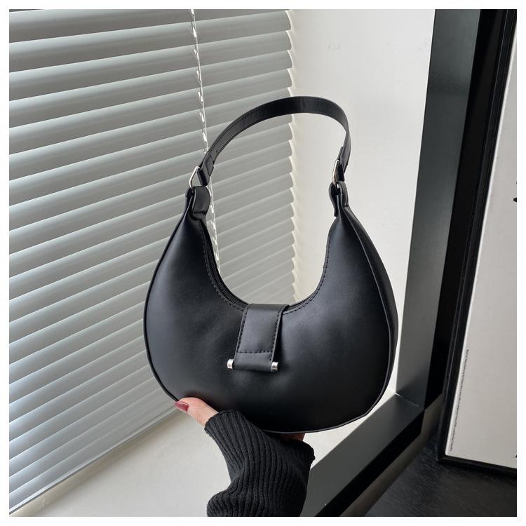 Casual Simple Niche Design 2025 Spring New Temperament Armpit Bag Fashion Trend Commuter Women's Shoulder Bag