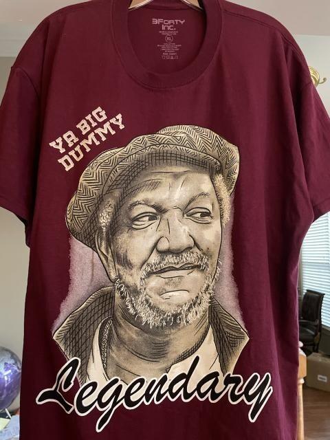 ФРЕД САНФОРД БОЛЬШОЙ ДУРАК ФУТБОЛКА. ЦВЕТ БОРДОВЫЙ. РУБАШКА «САНФОРД И СЫН». УНИСЕКС ФУТБОЛКА С КОМЕДИЙНЫМ ПРИНТОМ S