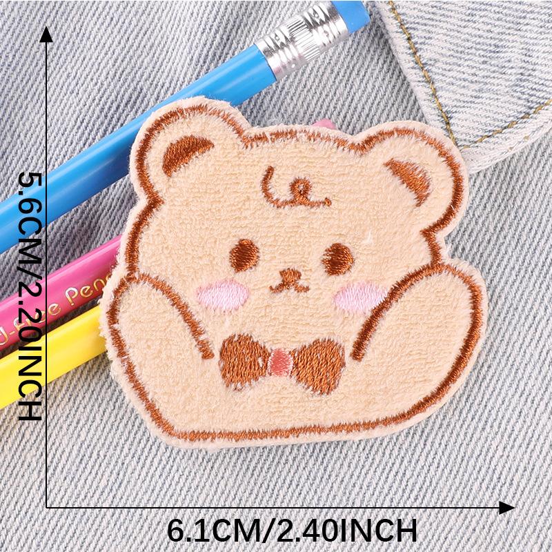 Søt tegneseriebjørn Plysjbroderte lapper for klær Påsydd broderilapp Selvklebende/klistremerke Veske Sko Jeansdekorasjon