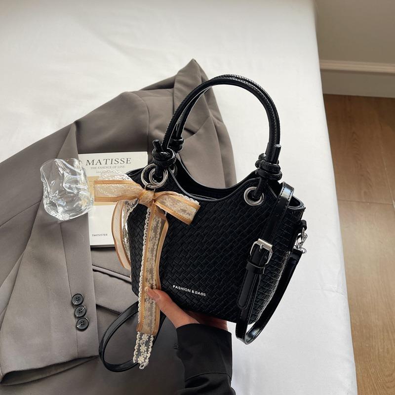 High-end Fashion Portable Bucket Bag Women's New Versatile Simple Messenger Bag Trendy Solid Color Shoulder Bag