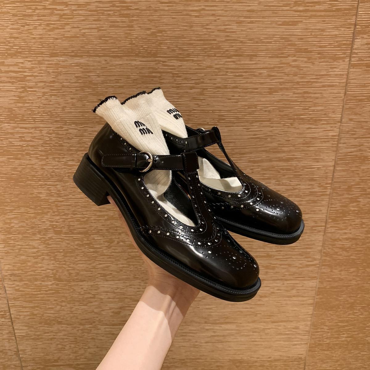 

Brock engraved T-band leather British style Mary Jane small leather shoes 34