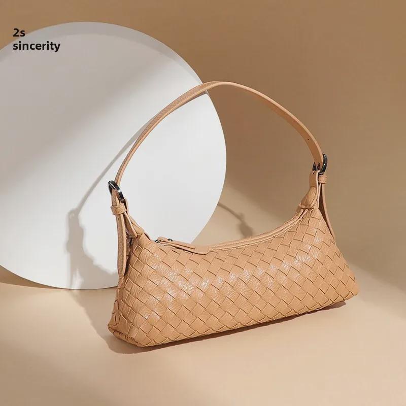 2025 Korean Style Versatile Hand-Woven Shoulder Bag 