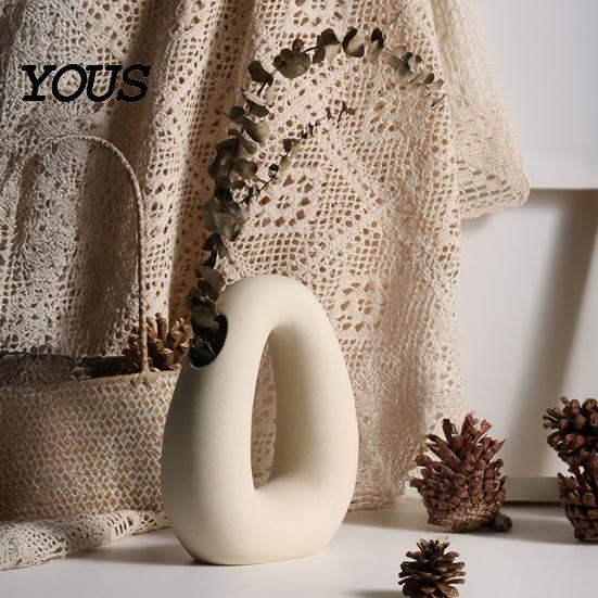 Sophisticated Home Vase Dried Flower Ceramic Vase, Matte Geometric with Hollow Curved Minimalist Decorative Table Design, Modern Tabletop Decor