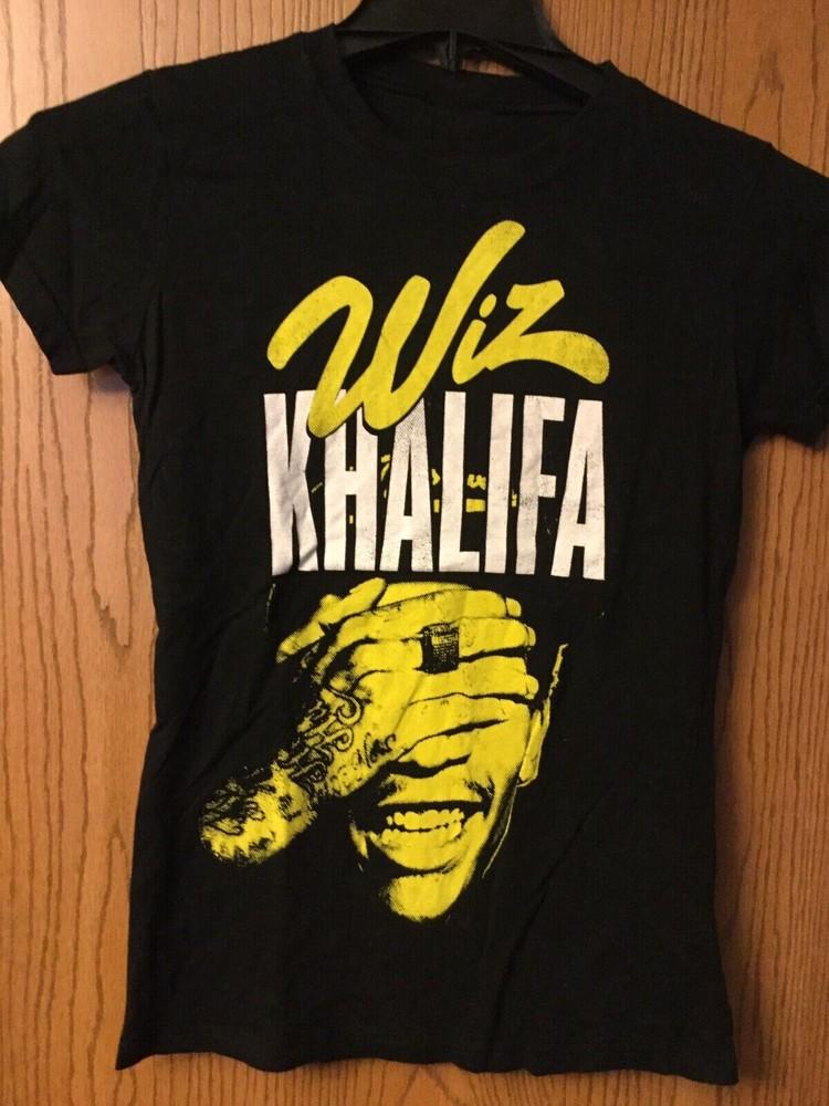 

Pose Wiz Khalifa Short Sleeve Black Color Size S To 4XL T-Shirt BL1119 3XL