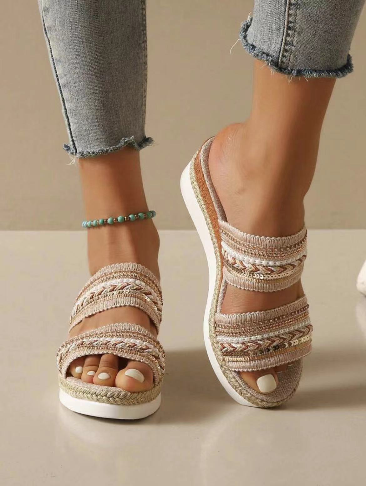 

Лето 2024 года, новые модные универсальные босоножки большого размера на плоской подошве с бахромой и широкими полосками на танкетке 43