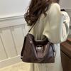 2025 winter new retro large-capacity bag women's fashion commuter tote bag niche design personalized shoulder bag