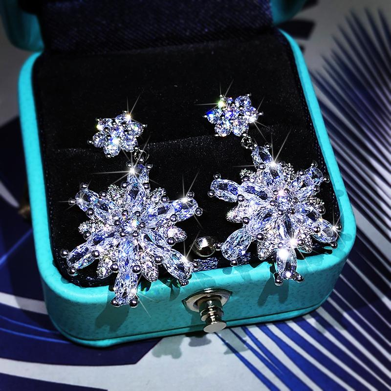 Mode Süße Und Elegante Mikro-Eingefasste Funkelnde Zirkonblumen Silberohrringe Weiblich Koreanische Persönlichkeit Schlichtes Ohr