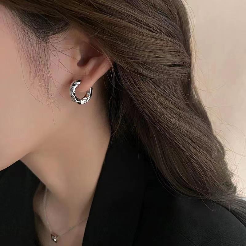 Metal Premium Pleated Circle Earrings Women's Versatile Design Stud Earrings Retro Earrings