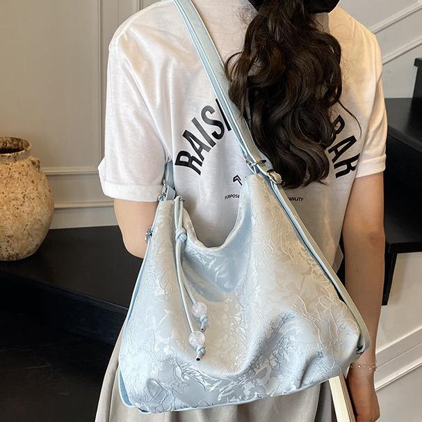 New Chinese style national style bag women's large capacity 2025 summer new fashion shoulder bag double shoulder commuter tote bag