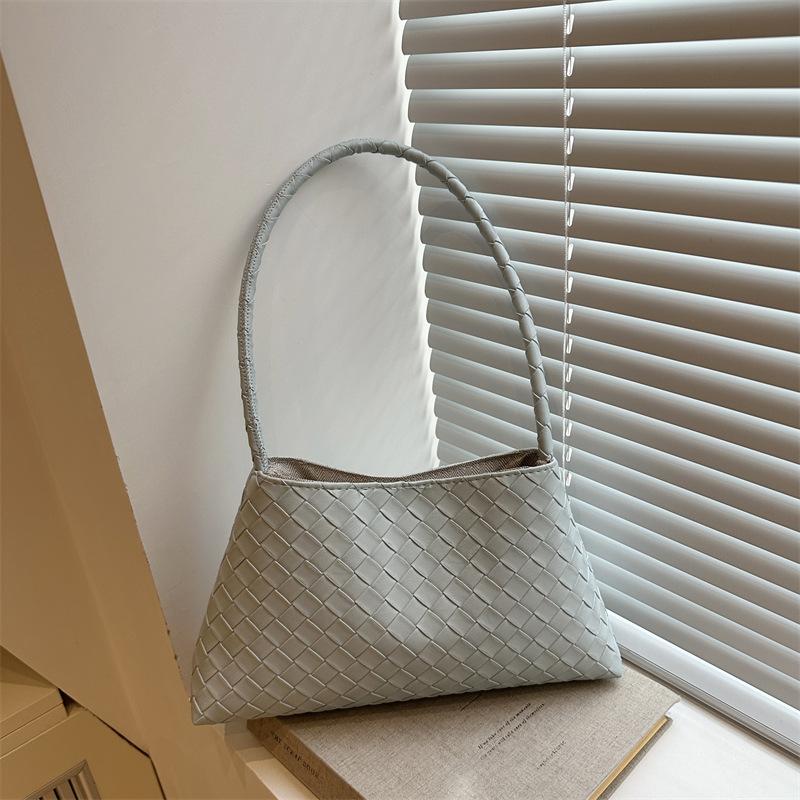 Premium Texture Light Luxury Woven Pattern Underarm Bag Women's 2025 New Temperament Portable Shoulder Bag Commuter Baguette Bag