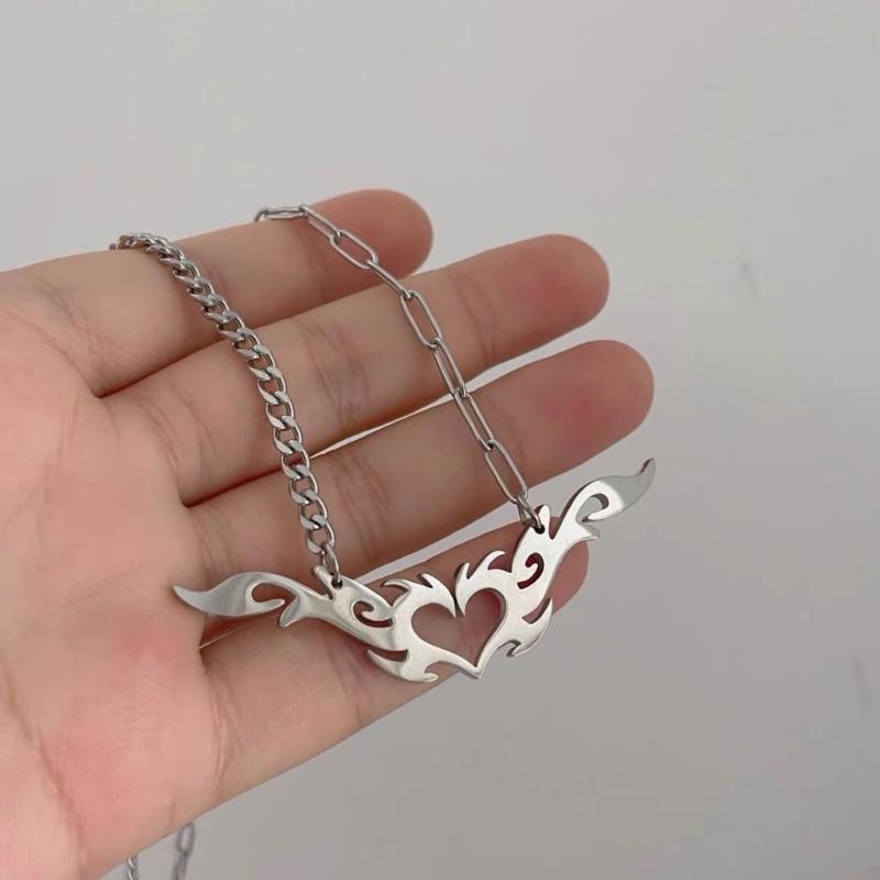 Punk Flame Love Heart Pendant Necklace for Women Girls Gothic Sweet Cool Totem Clavicle Chains Y2k Accessories Jewelry
