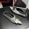 Mode Mode Metall Kvinnor Ballerinaskor Tofflor Skor Mules Sandaler Vår Sommar Strand Kvinnliga Slides Spetsig Tå Damer Ballerinaskor Tofflor Skor