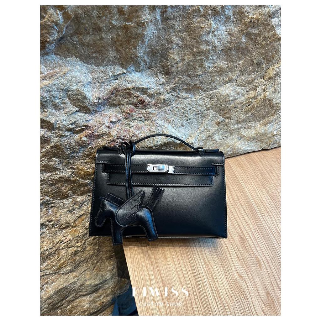 2025 Mini Black Kelly Bag der ersten Generation: Hochwertige vielseitige Lederhandtasche mit silberner Schnalle