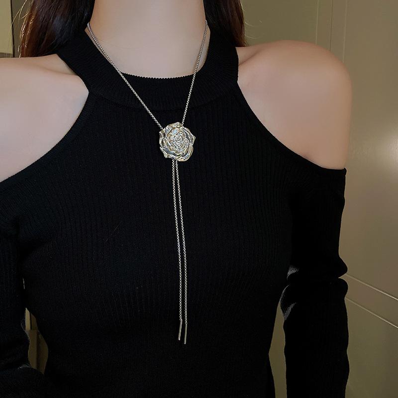 Simple butterfly adjustable necklace niche versatile light luxury sweater chain women's high-end fashion temperament jewelry