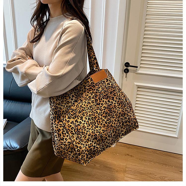 Leopard Print Canvas Tote Bag for Women Spacious Handheld Shoulder Purse Trendy Casual Commuter Handbag CLE