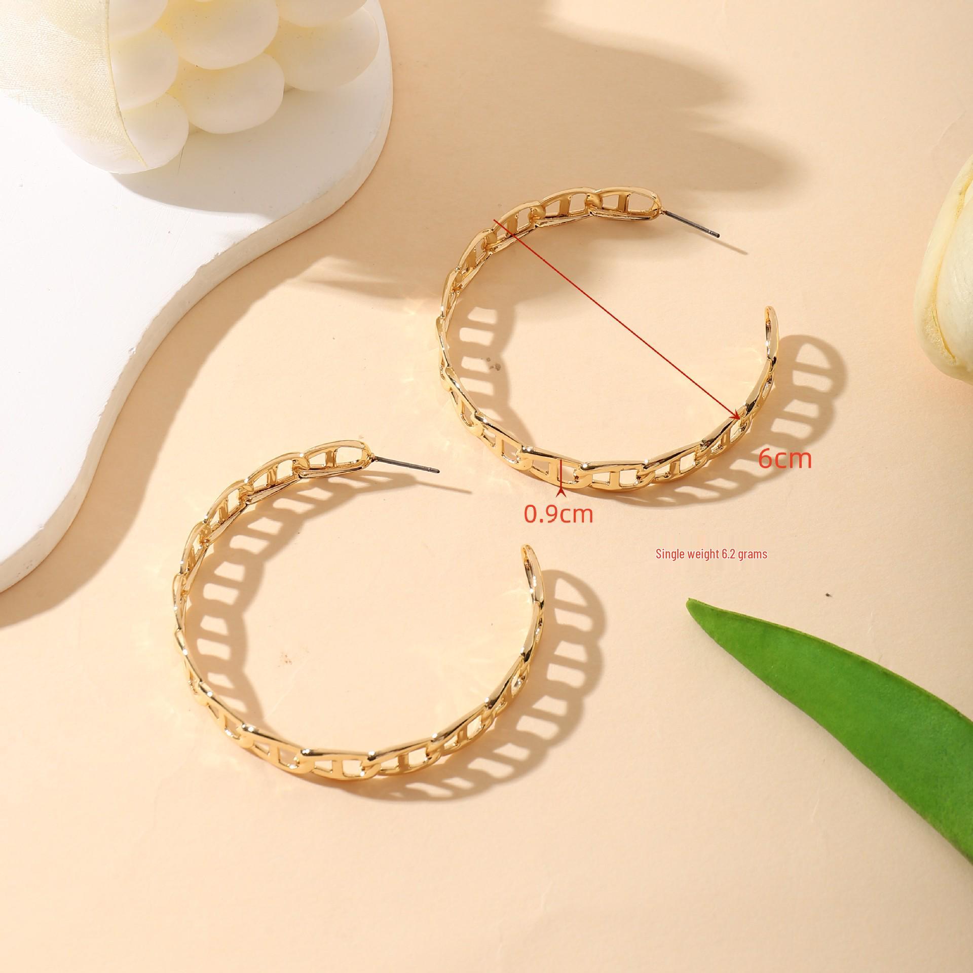 European  American Retro Twisted Metal C-Shape Hoop Earrings