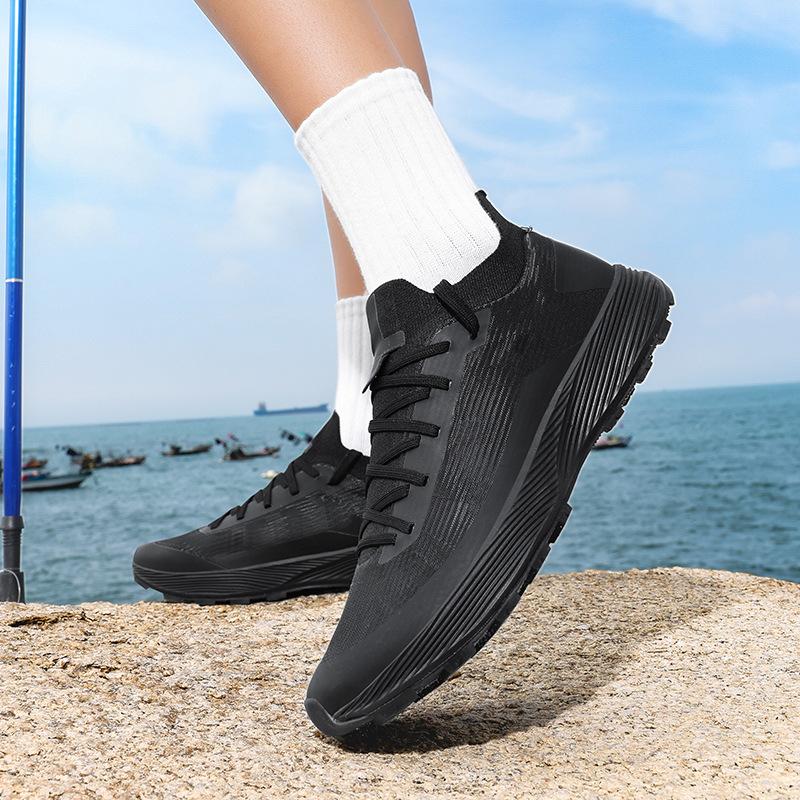 Men's shoes of the same style are fashionable, comfortable, non-slip and lightweight for men. Outdoor hiking low-top running sports trendy shoes