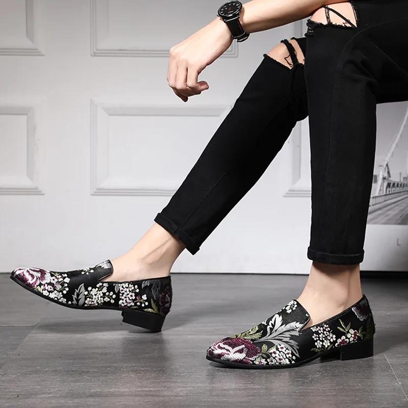 Man Men Casual Shoes Mens Comfortable Driving Mens Loafers Light Moccasins Men Retro Embroidery Party Wedding Flats