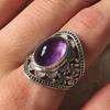 Anillo Vintage Unisex Nepalí con Incrustaciones de Plata Amatista Anillo Metálico Retro Anillo para Hombres y Mujeres de Nepal Joyería de Moda Flor