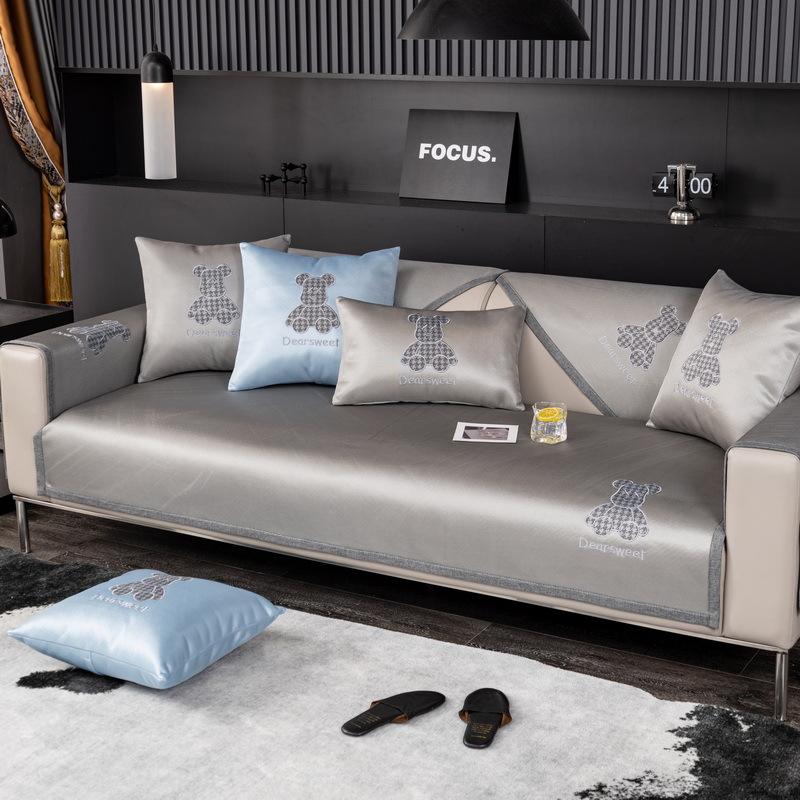 

Летняя подушка для дивана с вышивкой из ледяного шелка, нескользящая летняя машинная стирка, мультяшный коврик, чехол для сиденья, тканевый чехол 70*70