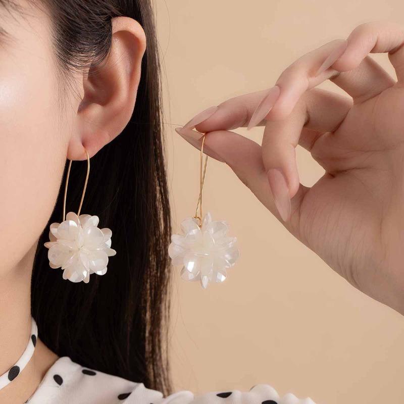 Women's Pearl Petal Ball Earrings Fashion Trend Long Flower Ball Earrings DIY Geometric Ear Buckle Party Holiday Jewelry Gifts