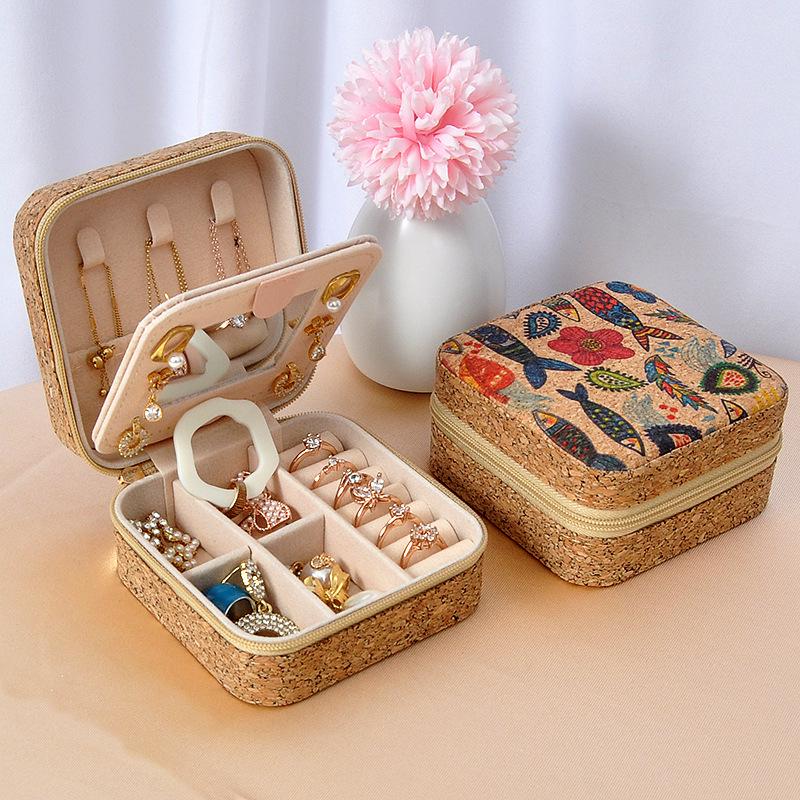 

Ретро Портативна Ювелірна Коробка для Подорожей: Організатор для сережок, кілець, намист з корка