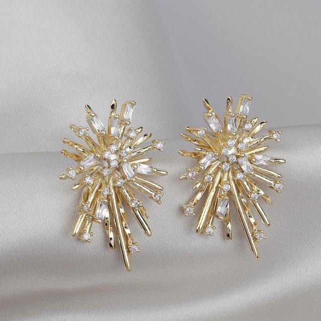 

14-каратное настоящее золотое покрытие, корейская распродажа, модные украшения, нерегулярные серьги с фейерверком и цирконом, индивидуальные женские аксессуары для вечеринок золотой