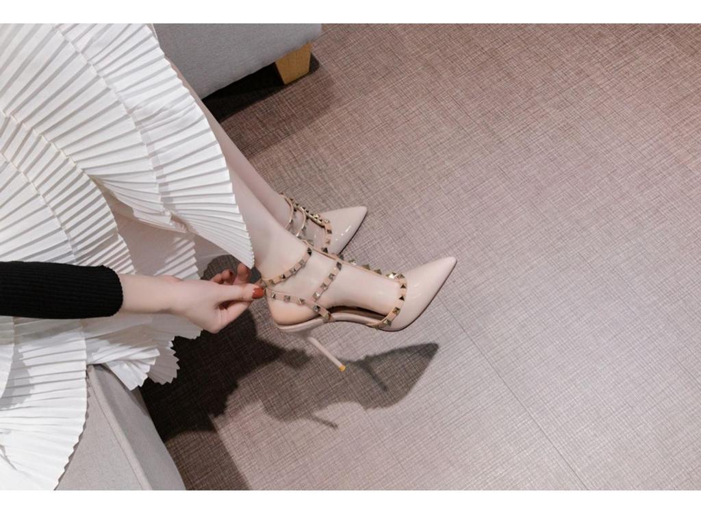 Saltos Stiletto Nude com Tachas para Mulheres - Sandálias Backless de Bico Fino Primavera/Verão 2023