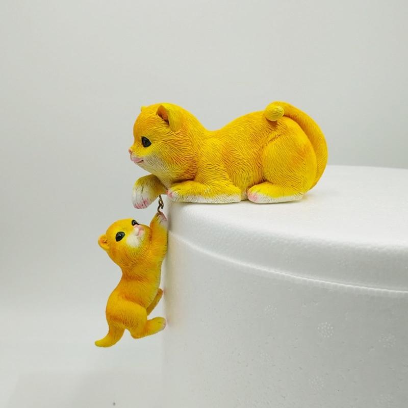 Colorful Mother Kitten Cats Sculpture Resin Hanging Piece Decoration for Outdoor Home Garden and Indoor Space