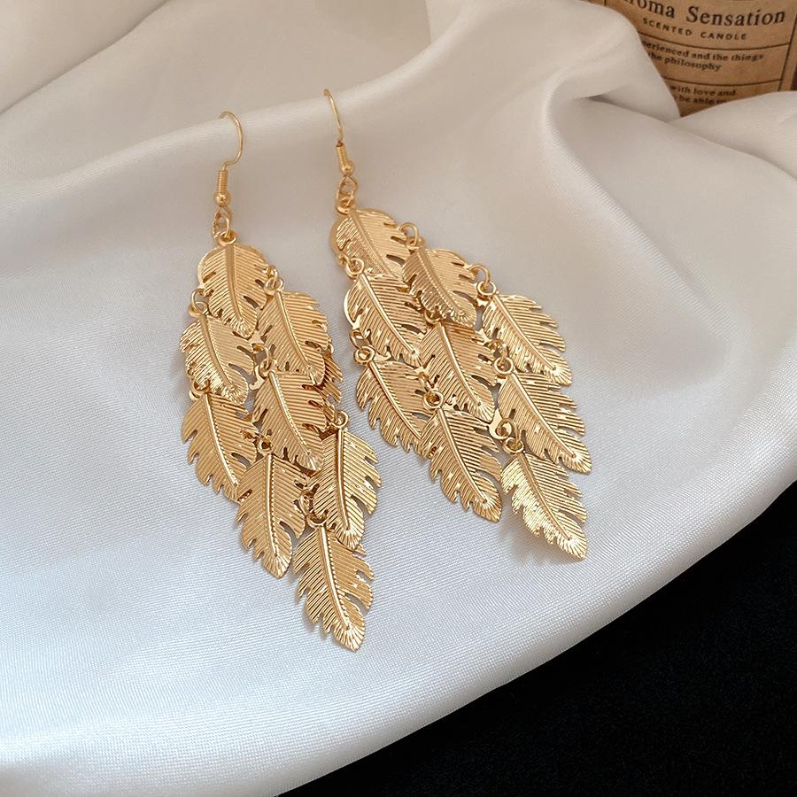 

European and American metal leaf fringed ear hook simple fashion exquisite temperament earrings light luxury high-end earrings women