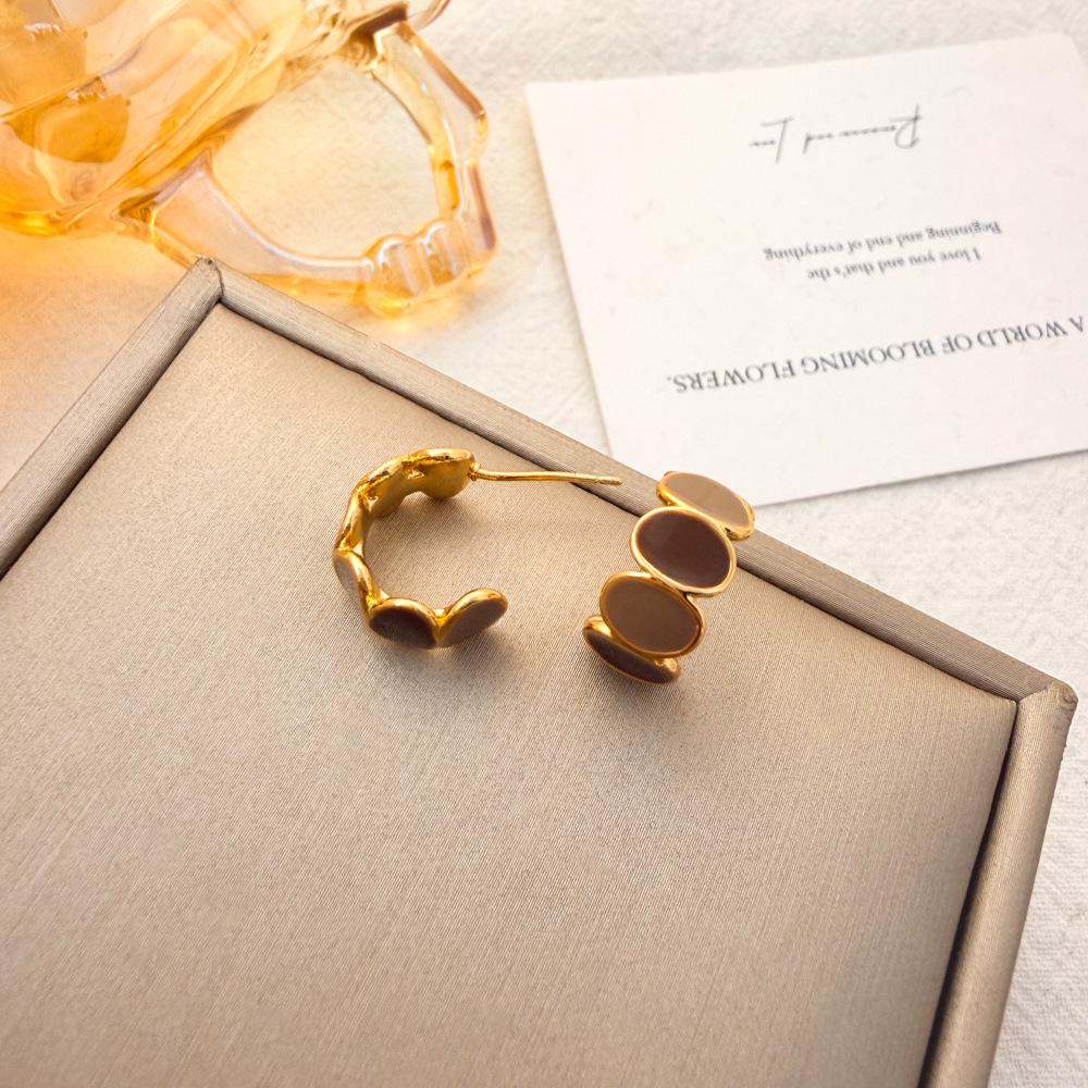 Silver Needle Clover Stud Earrings: Retro Hong Kong Style, Elegant and Fashionable Women's Luxury Jewelry.