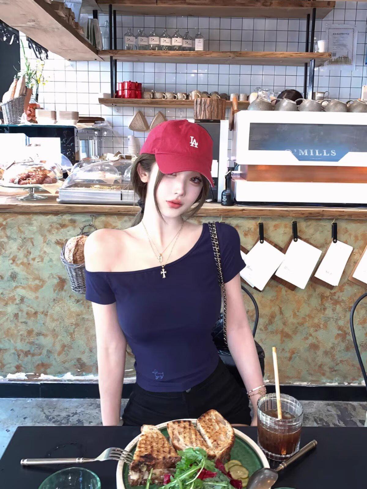 

2025 Summer Women s Trendy Slanted Off-Shoulder Cropped Short-Sleeve T-Shirt XXXL синий