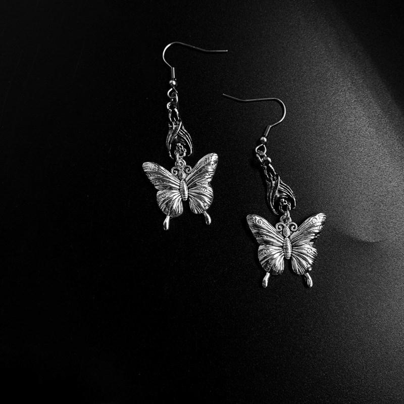 Charm Retro Punk Sliver Color Hollowed-out Heart Rose Flower Dangle Earrings for Women Gothic Hallowmas Jewelry Accessories Gift