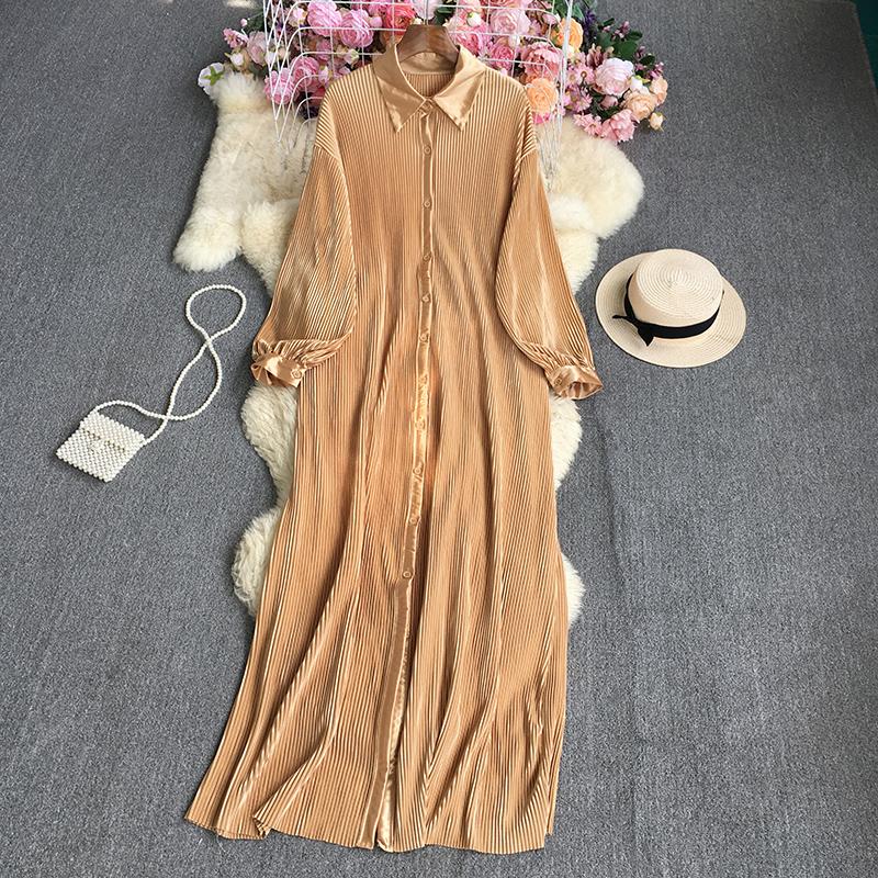 Letnia, jednokolorowa, luźna plisowana sukienka z klapami