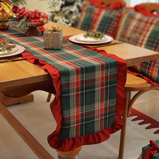 Elegant Ruffled Table Decor Retro Plaid Christmas Runner, Red Trim Decorative Mat, Classic Party Decoration & Green Holiday Mat for Dining,