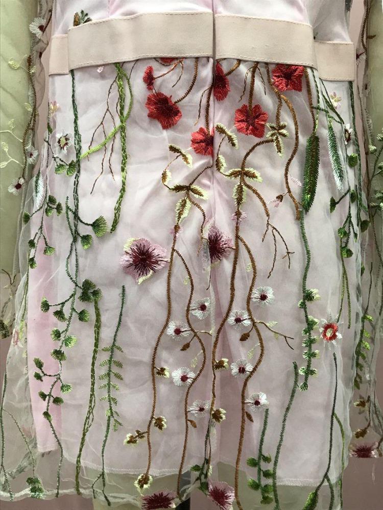 Böhmisches Damenkleid aus besticktem floralem Spitzen-Mesh, neu